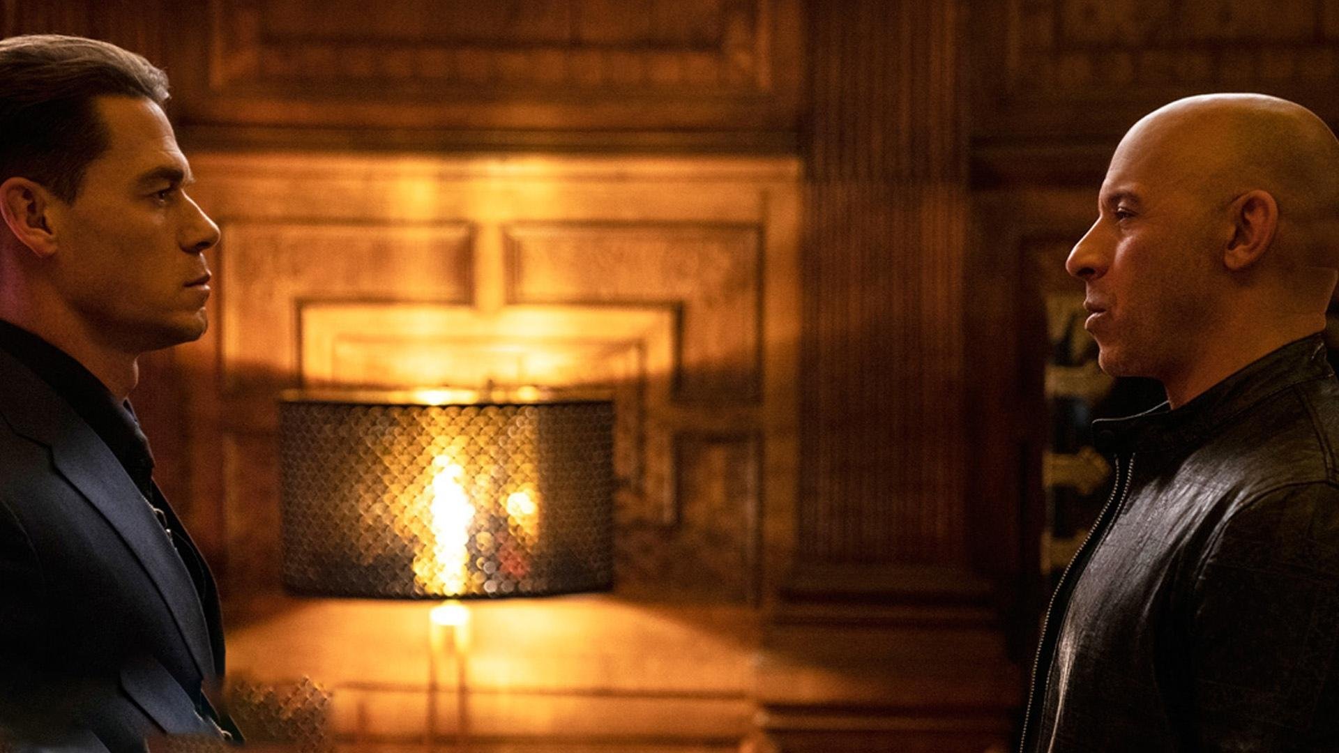 “腰旗美式橄榄球:东部新区赛场点燃运动员挑战极限的热情”